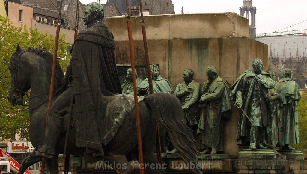 Reiterdenkmal kehrt zurueck auf dem Heumarkt P31.JPG